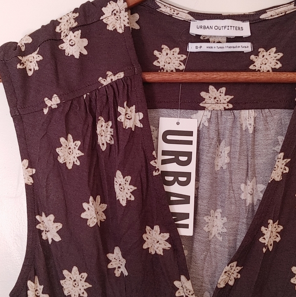 NWT Urban Outfitters pretty summer wrap dress - Picture 3 of 6